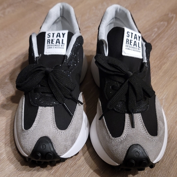 NWOT Black And Gray Running Gym Sneaker Shoes - Picture 2 of 10